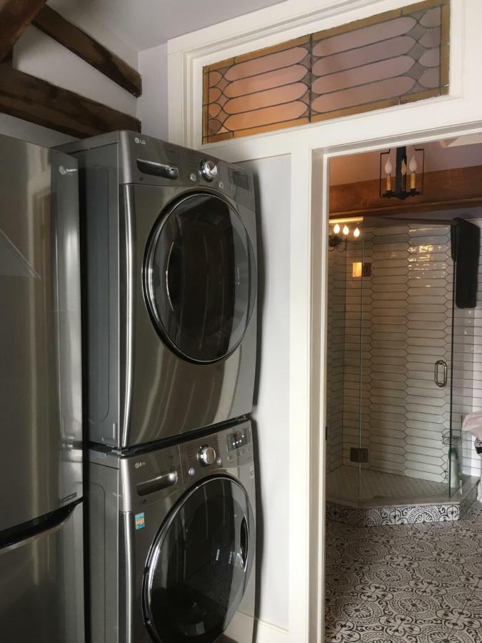 The Carriage House Flat - Downtown Paris Canada Екстериор снимка